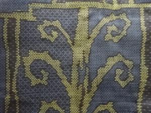 アンティーク　抽象枝葉模様織出し本場泥大島紬着物（5マルキ）